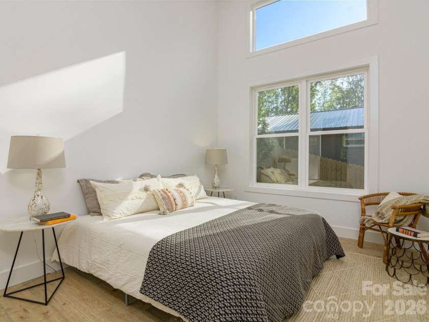 116 Shady Oak Drive, Asheville, NC 28803.  MLS# CAR4362562, YatesRealty ID 17510. 