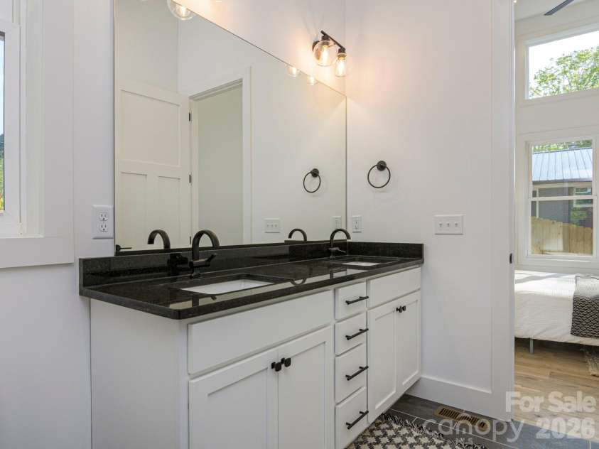 116 Shady Oak Drive, Asheville, NC 28803.  MLS# CAR4362562, YatesRealty ID 17510. 