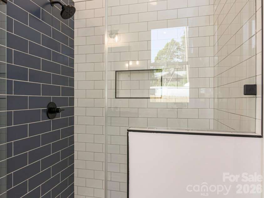 116 Shady Oak Drive, Asheville, NC 28803.  MLS# CAR4362562, YatesRealty ID 17510. 