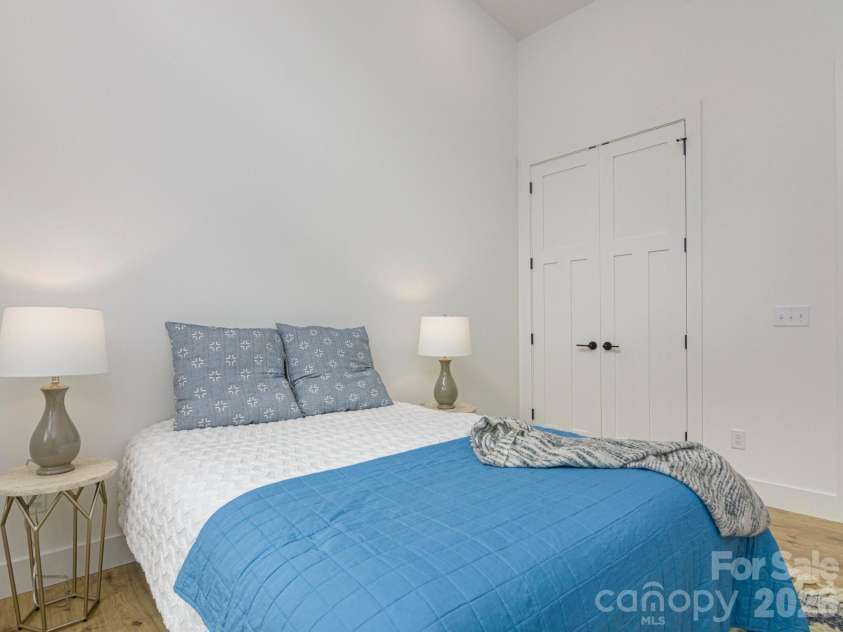 116 Shady Oak Drive, Asheville, NC 28803.  MLS# CAR4362562, YatesRealty ID 17510. 