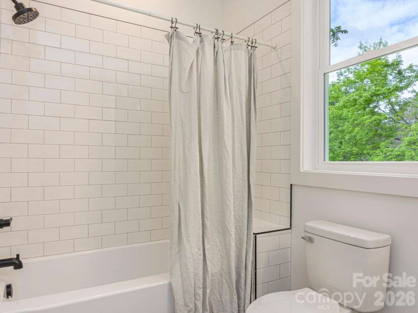 116 Shady Oak Drive, Asheville, NC 28803.  MLS# CAR4362562, YatesRealty ID 17510. 