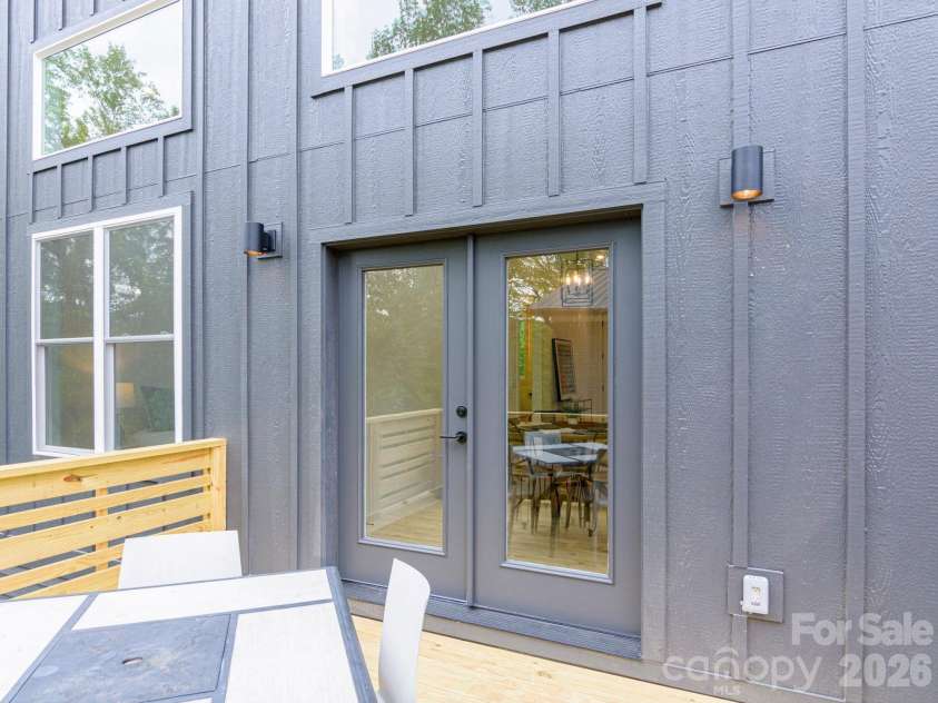 116 Shady Oak Drive, Asheville, NC 28803.  MLS# CAR4362562, YatesRealty ID 17510. 