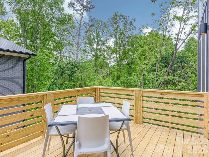 116 Shady Oak Drive, Asheville, NC 28803.  MLS# CAR4362562, YatesRealty ID 17510. 