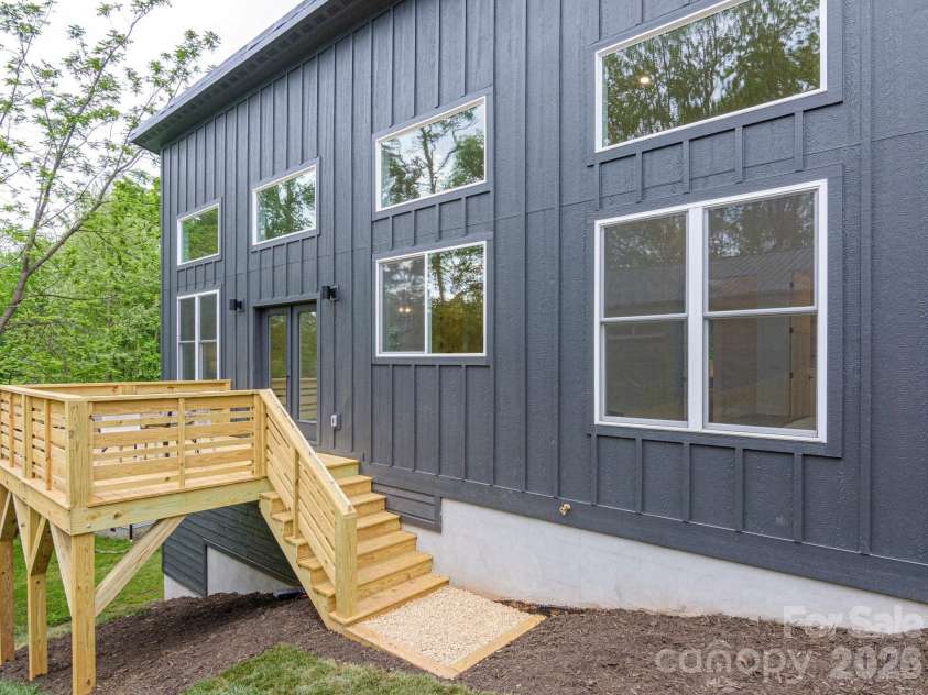 116 Shady Oak Drive, Asheville, NC 28803.  MLS# CAR4362562, YatesRealty ID 17510. 