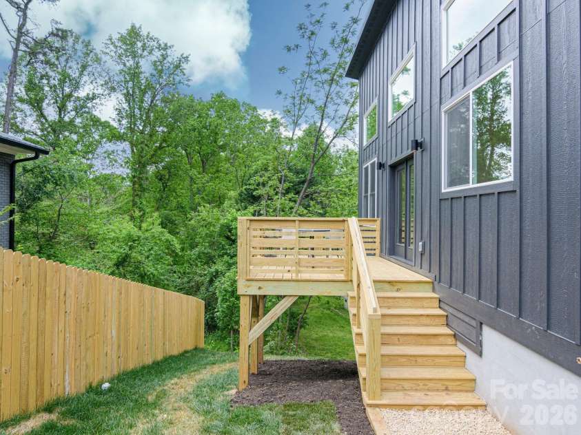 116 Shady Oak Drive, Asheville, NC 28803.  MLS# CAR4362562, YatesRealty ID 17510. 