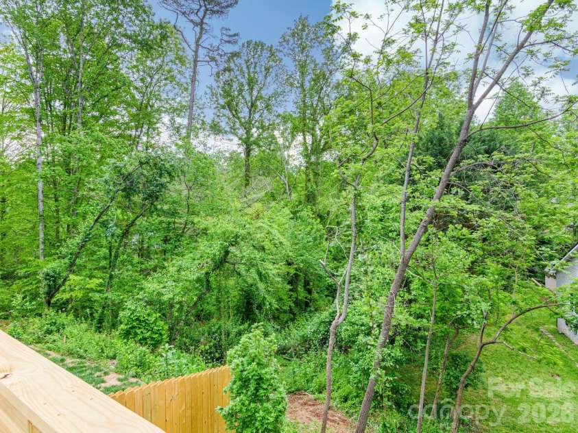 116 Shady Oak Drive, Asheville, NC 28803.  MLS# CAR4362562, YatesRealty ID 17510. 