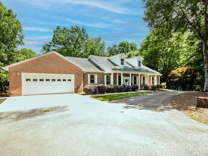 169 Wilcox Karriker Lane, Statesville, NC 28625.  MLS# CAR4262826, YatesRealty ID 17510. 