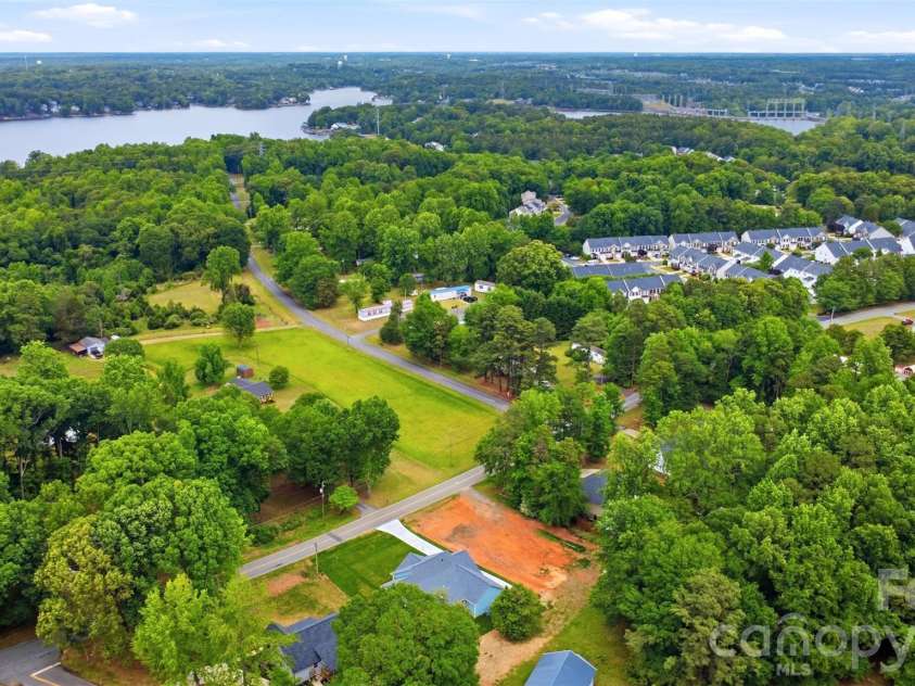 1860 Twin Lakes Road, Rock Hill, SC 29732.  MLS# CAR4375915, YatesRealty ID 17511. 