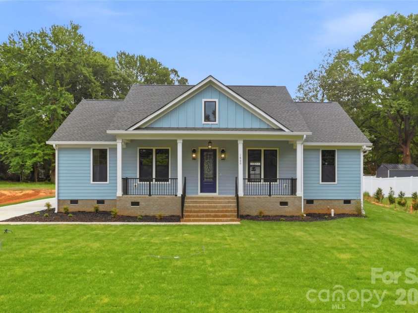 1860 Twin Lakes Road, Rock Hill, SC 29732.  MLS# CAR4375915, YatesRealty ID 17511. Front Exterior