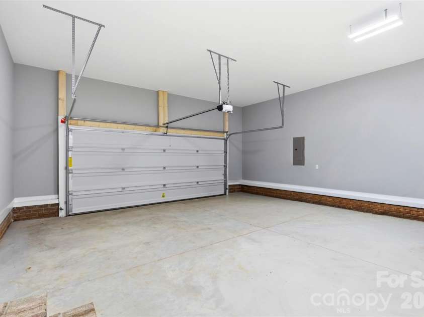 1860 Twin Lakes Road, Rock Hill, SC 29732.  MLS# CAR4375915, YatesRealty ID 17511. Garage