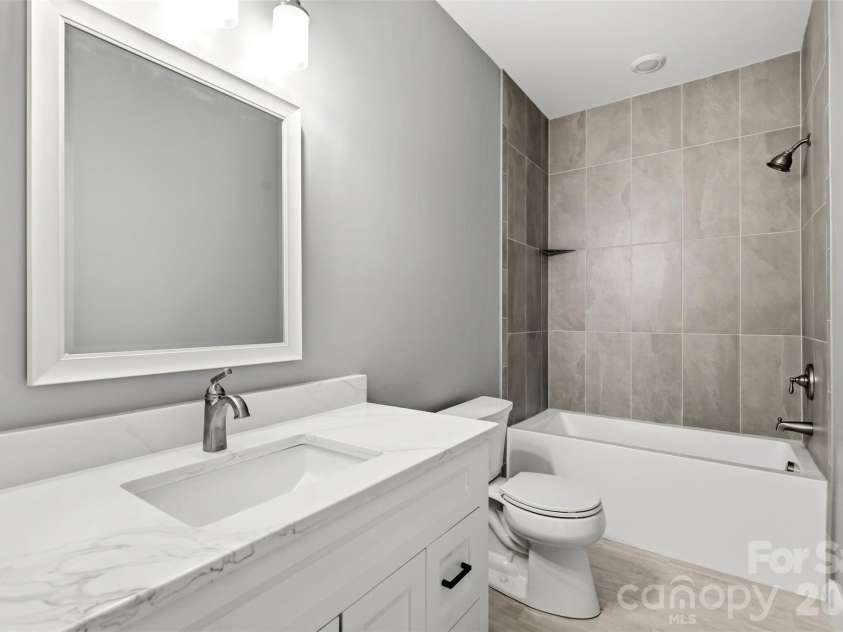 1860 Twin Lakes Road, Rock Hill, SC 29732.  MLS# CAR4375915, YatesRealty ID 17511. Hall full Bath
