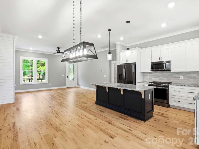 1860 Twin Lakes Road, Rock Hill, SC 29732.  MLS# CAR4375915, YatesRealty ID 17511. Kitchen