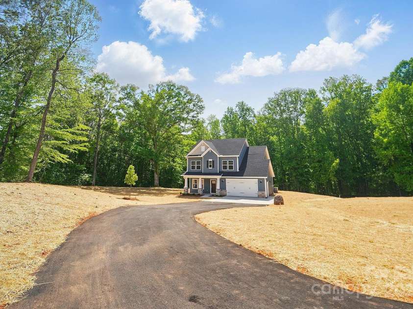 910 Westminster Drive, Statesville, NC 28677.  MLS# CAR4255952, YatesRealty ID 17511. 