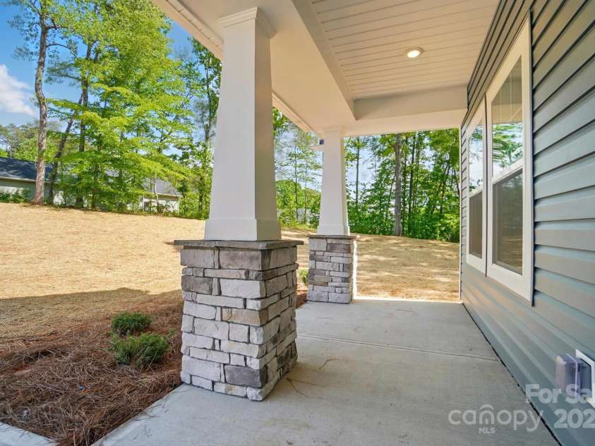 910 Westminster Drive, Statesville, NC 28677.  MLS# CAR4255952, YatesRealty ID 17511. 