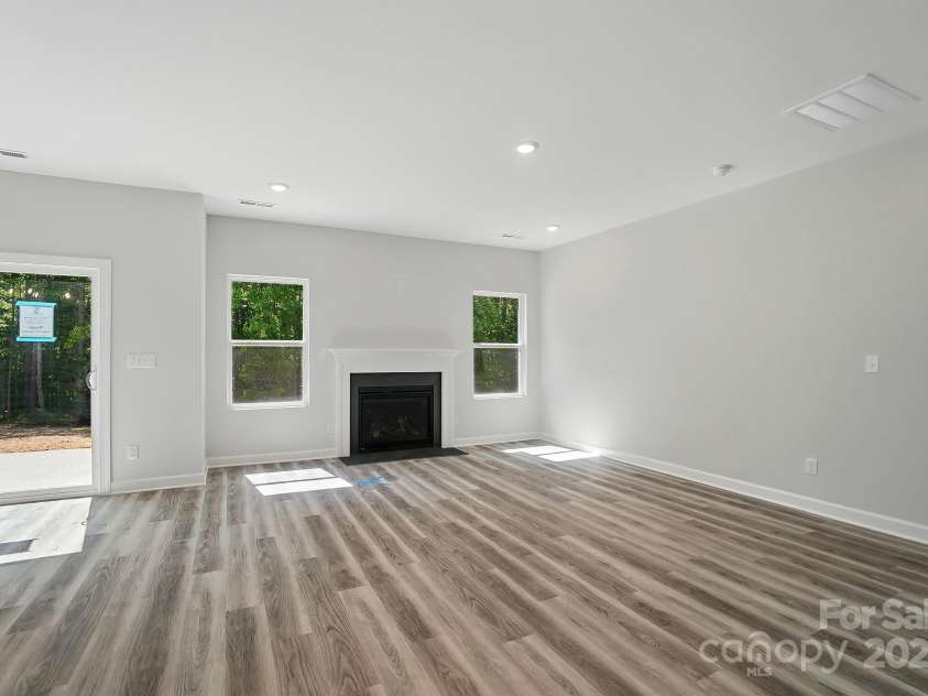 910 Westminster Drive, Statesville, NC 28677.  MLS# CAR4255952, YatesRealty ID 17511. 