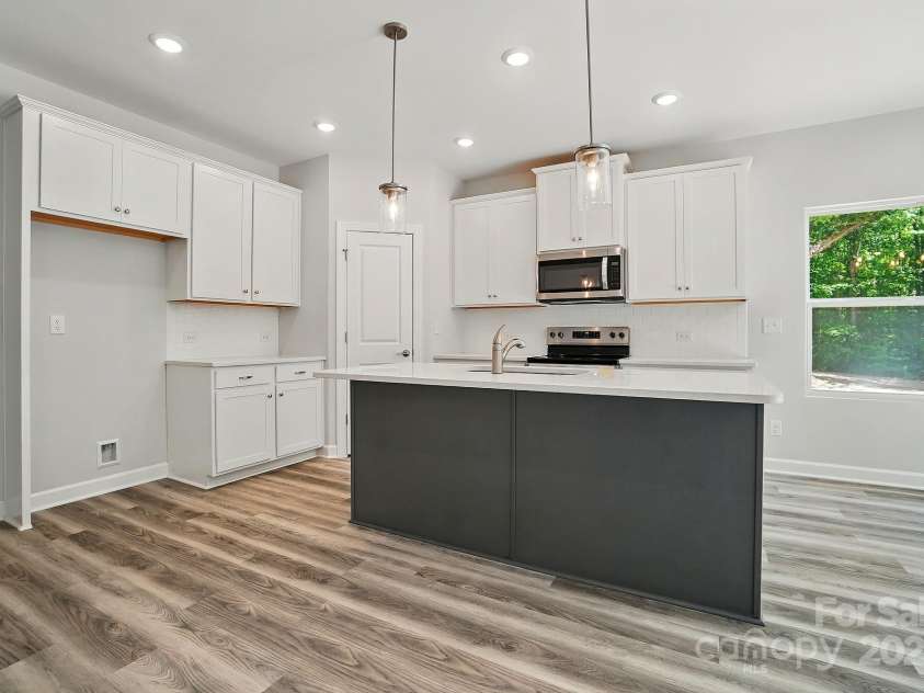 910 Westminster Drive, Statesville, NC 28677.  MLS# CAR4255952, YatesRealty ID 17511. 