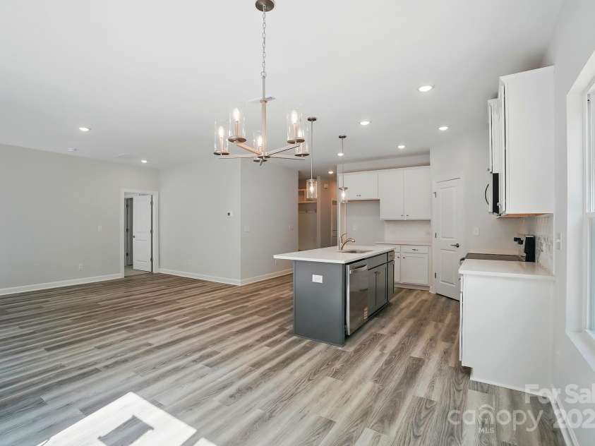 910 Westminster Drive, Statesville, NC 28677.  MLS# CAR4255952, YatesRealty ID 17511. 