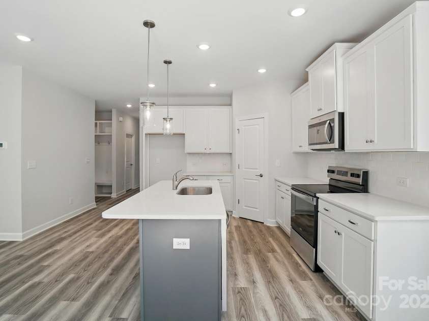 910 Westminster Drive, Statesville, NC 28677.  MLS# CAR4255952, YatesRealty ID 17511. 