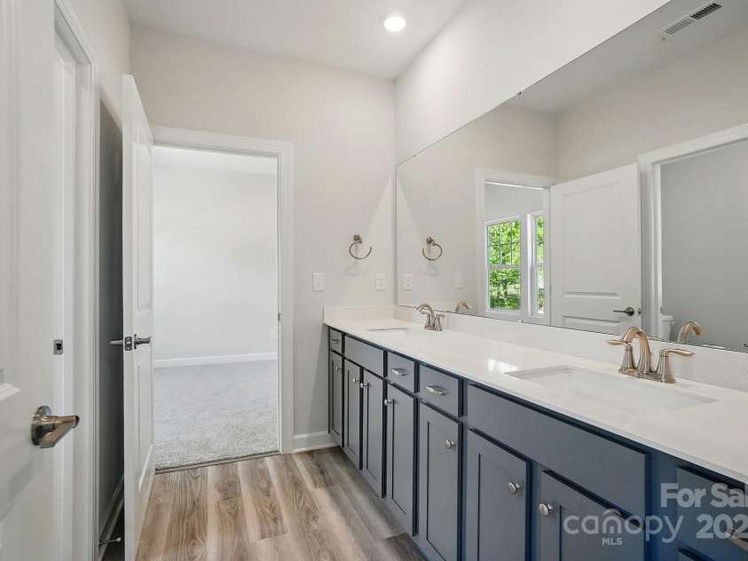 910 Westminster Drive, Statesville, NC 28677.  MLS# CAR4255952, YatesRealty ID 17511. 