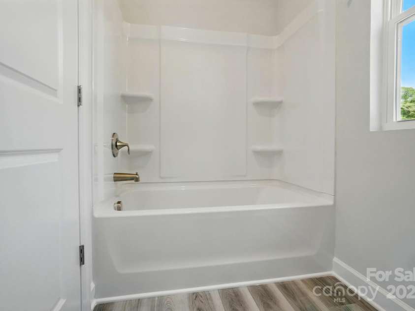 910 Westminster Drive, Statesville, NC 28677.  MLS# CAR4255952, YatesRealty ID 17511. 