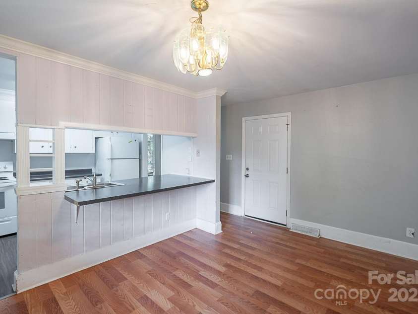 1401 Hillwood Court, Charlotte, NC 28210.  MLS# CAR4265388, YatesRealty ID 17512. 