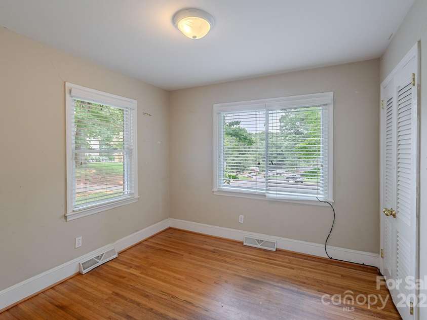 1401 Hillwood Court, Charlotte, NC 28210.  MLS# CAR4265388, YatesRealty ID 17512. 