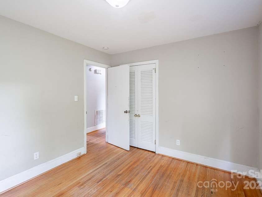 1401 Hillwood Court, Charlotte, NC 28210.  MLS# CAR4265388, YatesRealty ID 17512. 