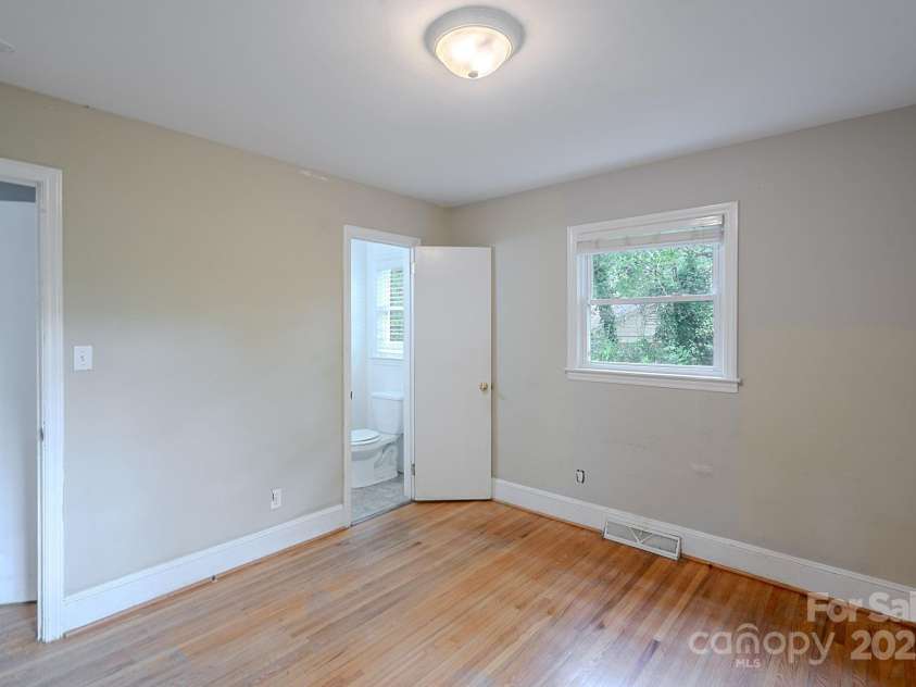 1401 Hillwood Court, Charlotte, NC 28210.  MLS# CAR4265388, YatesRealty ID 17512. 