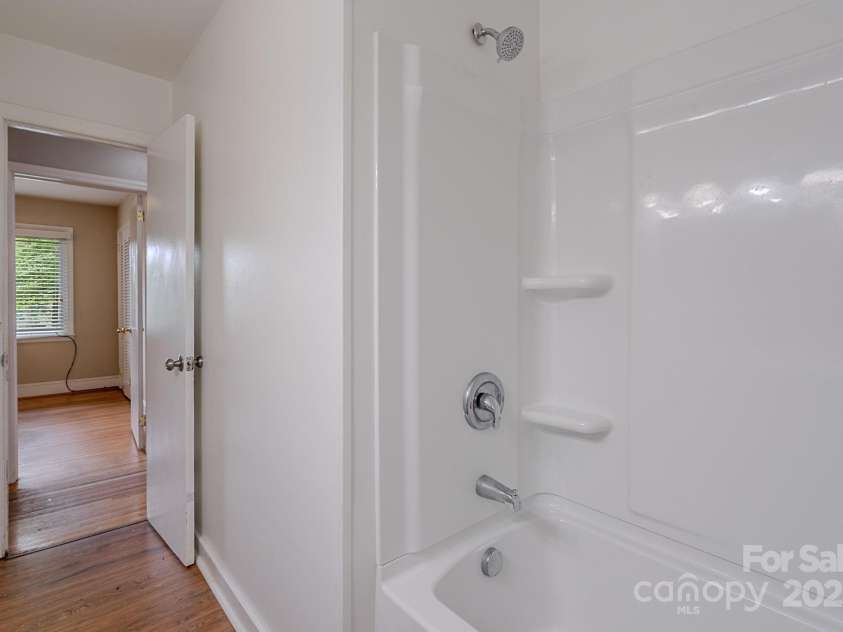 1401 Hillwood Court, Charlotte, NC 28210.  MLS# CAR4265388, YatesRealty ID 17512. 