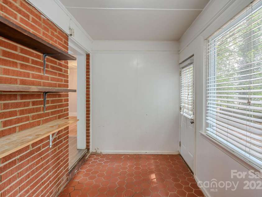 1401 Hillwood Court, Charlotte, NC 28210.  MLS# CAR4265388, YatesRealty ID 17512. 