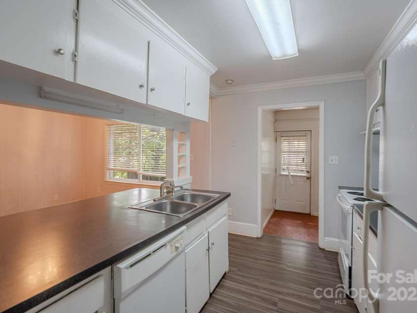 1401 Hillwood Court, Charlotte, NC 28210.  MLS# CAR4265388, YatesRealty ID 17512. 