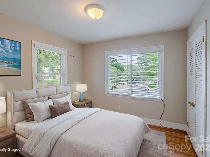 1401 Hillwood Court, Charlotte, NC 28210.  MLS# CAR4265388, YatesRealty ID 17512. Virtually Staged