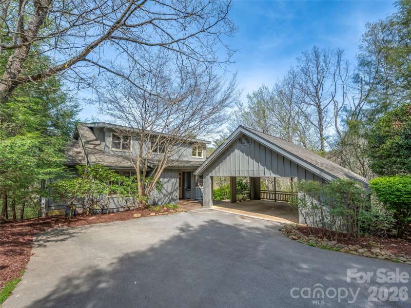 4 Wild Ivy Run, Hendersonville, NC 28739.  MLS# CAR4363096, YatesRealty ID 17512. 