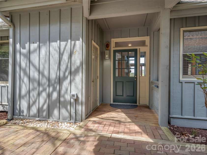 4 Wild Ivy Run, Hendersonville, NC 28739.  MLS# CAR4363096, YatesRealty ID 17512. 