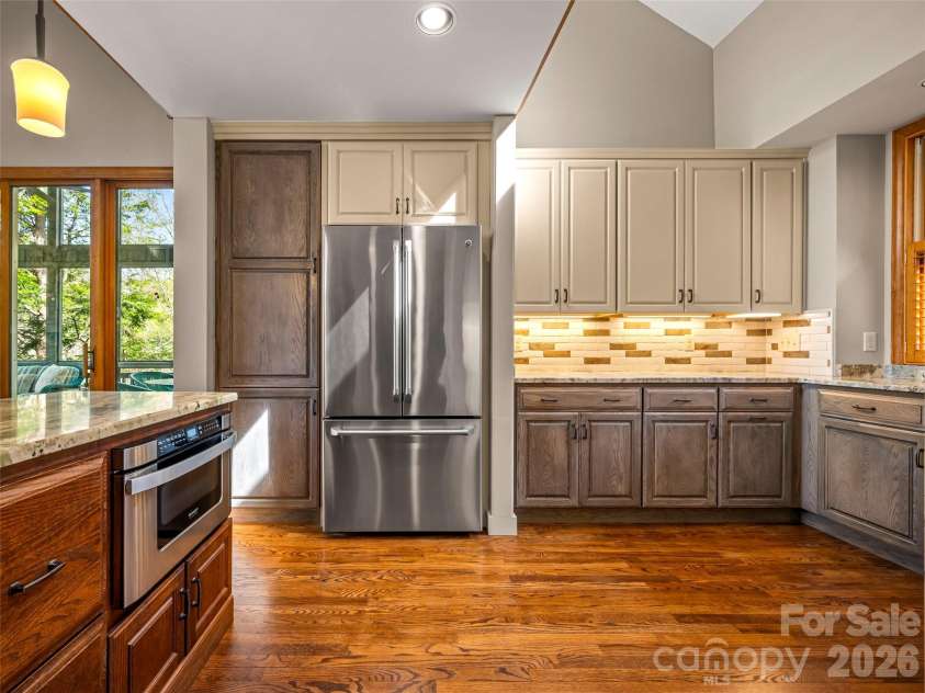 4 Wild Ivy Run, Hendersonville, NC 28739.  MLS# CAR4363096, YatesRealty ID 17512. 