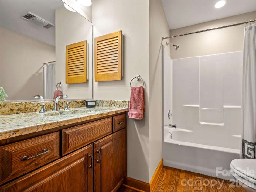 4 Wild Ivy Run, Hendersonville, NC 28739.  MLS# CAR4363096, YatesRealty ID 17512. 