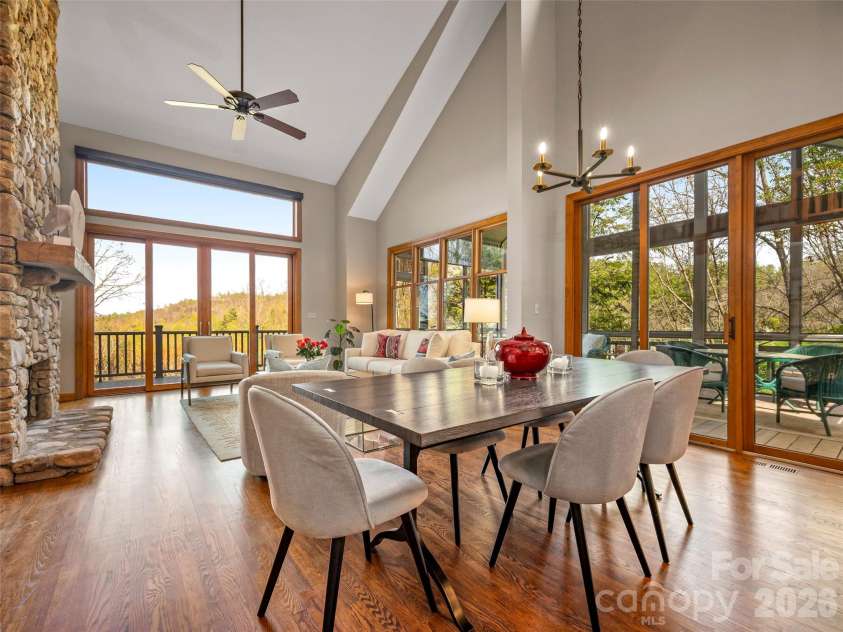 4 Wild Ivy Run, Hendersonville, NC 28739.  MLS# CAR4363096, YatesRealty ID 17512. 