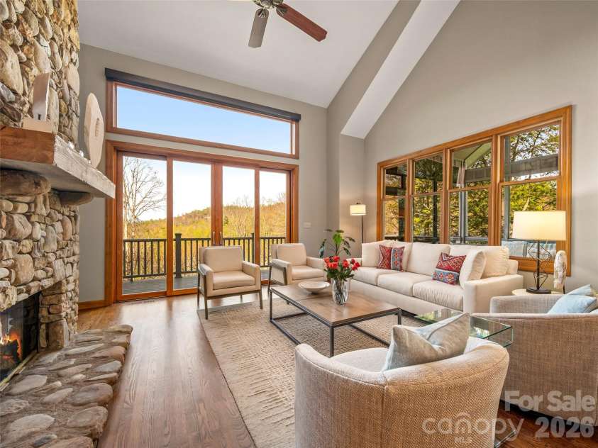 4 Wild Ivy Run, Hendersonville, NC 28739.  MLS# CAR4363096, YatesRealty ID 17512. 