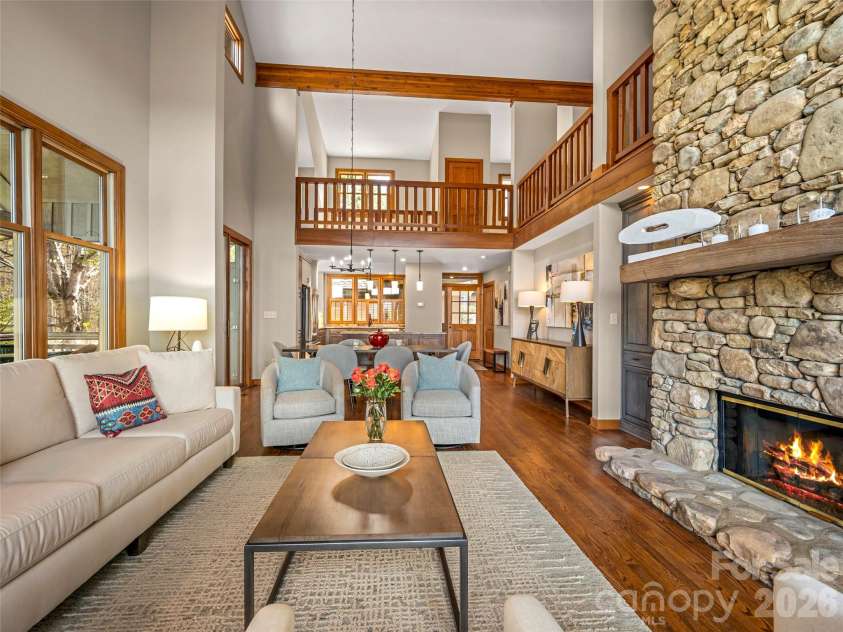 4 Wild Ivy Run, Hendersonville, NC 28739.  MLS# CAR4363096, YatesRealty ID 17512. 