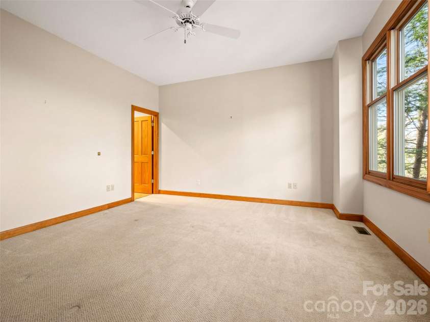 4 Wild Ivy Run, Hendersonville, NC 28739.  MLS# CAR4363096, YatesRealty ID 17512. 