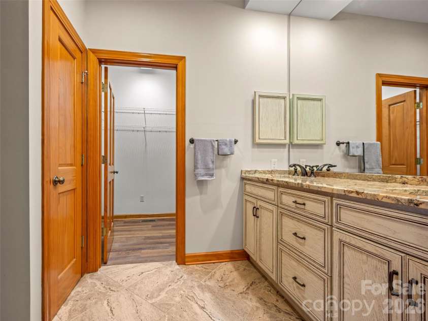 4 Wild Ivy Run, Hendersonville, NC 28739.  MLS# CAR4363096, YatesRealty ID 17512. 