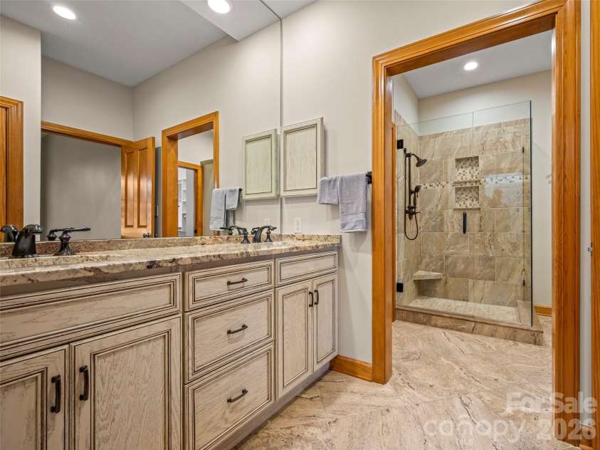4 Wild Ivy Run, Hendersonville, NC 28739.  MLS# CAR4363096, YatesRealty ID 17512. 