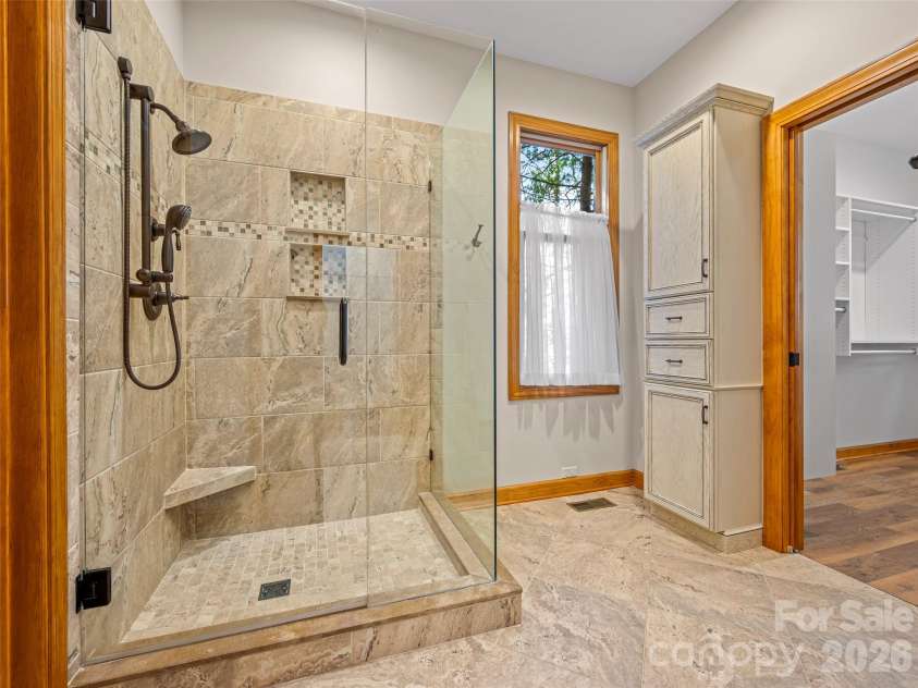 4 Wild Ivy Run, Hendersonville, NC 28739.  MLS# CAR4363096, YatesRealty ID 17512. 