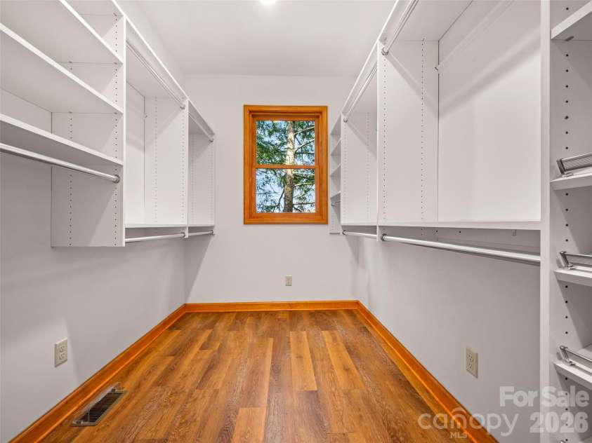 4 Wild Ivy Run, Hendersonville, NC 28739.  MLS# CAR4363096, YatesRealty ID 17512. 