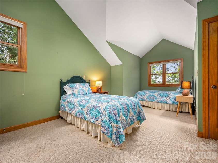 4 Wild Ivy Run, Hendersonville, NC 28739.  MLS# CAR4363096, YatesRealty ID 17512. 