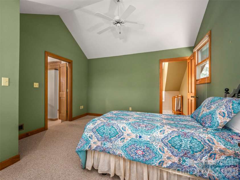 4 Wild Ivy Run, Hendersonville, NC 28739.  MLS# CAR4363096, YatesRealty ID 17512. 