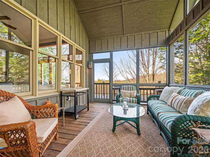 4 Wild Ivy Run, Hendersonville, NC 28739.  MLS# CAR4363096, YatesRealty ID 17512. 