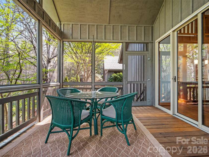4 Wild Ivy Run, Hendersonville, NC 28739.  MLS# CAR4363096, YatesRealty ID 17512. 