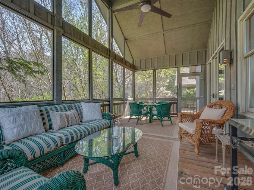 4 Wild Ivy Run, Hendersonville, NC 28739.  MLS# CAR4363096, YatesRealty ID 17512. 