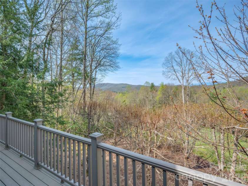 4 Wild Ivy Run, Hendersonville, NC 28739.  MLS# CAR4363096, YatesRealty ID 17512. 